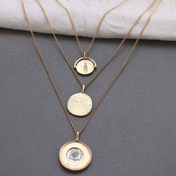 Triple chain necklace with coin pendant - Picture 6 of 7